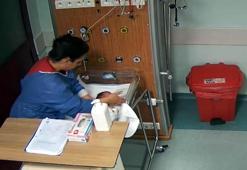 Aynı hemşireden ikinci skandal! Bir bebeği daha darbettiği görüntüler ortaya çıktı