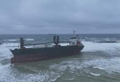 Sarıyer'de karaya oturan gemi görüntülendi