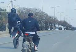 Trafikte akrobatik hareket yapan motosikletli gruba ceza