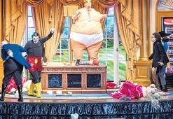 ‘Başkan-Kral’ Trump sahnede