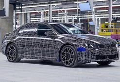 Yeni nesil BMW i3 üretim bandına indi