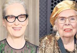 Streep yeniden mikrofon başında