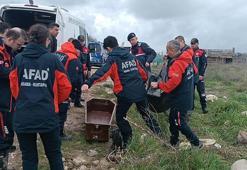 İzmir'de otomobil, dere üzerindeki köprüden geçerken sele kapıldı! 2 kişi hayatını kaybetti