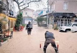 Çeşme sular altında kaldı