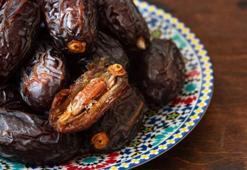 Hurmanız taş gibi mi oldu? Sertleşen hurmaları yumuşatmanın en kolay yolu