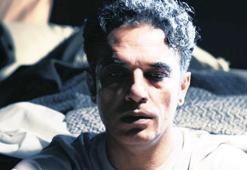 ‘Mahkum’la sahnelere dönüyor‘