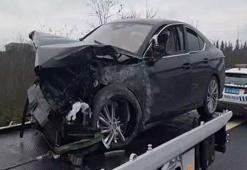 Çekmeköy'de gişelerde beton bariyere çarpan otomobilin sürücüsü yaralandı