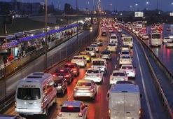 İstanbul’da trafik kırmızı alarm veriyor! Yoğunluk yüzde 87’ye ulaştı