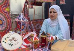 Gazze’de ramazanı ayakta tutan ışık! Yardım kutularından yaptığı fenerle, enkazlar arasında umudu yeniden yaktı