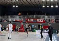 Panionios-Beşiktaş maçında skandal pankart! Yunan taraftarlardan çirkin provokasyon