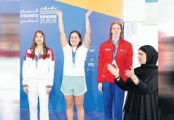 Rekortmen yüzücü başarıya kulaç attı