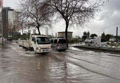 Antalya ve İzmir sele teslim! Alanya'da barajlar kritik seviyeye geldi, okullar tatil edildi