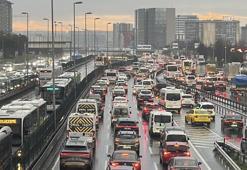 İstanbul’da 'kırmızı alarm': Trafik yoğunluğu yüzde 90’a ulaştı