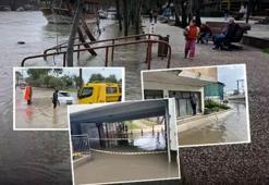 İzmir'de sağanak nedeniyle yollar göle döndü