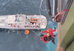 MSB, İzmir açıklarında batan göçmen botundaki 2 kişinin kurtarıldığını duyurdu