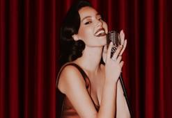 Müzikale Lucky rolüyle dahil oldu