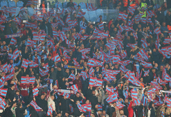 Trabzonspor taraftarından takıma alkış, yönetime tepki