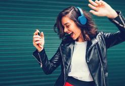 Müzik dinlerken neden istemsizce tempo tutarız?