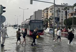İzmir'de fırtına nedeniyle deniz taştı