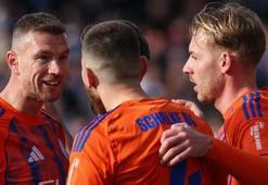 Eski Fenerbahçeli Edin Dzeko maça damga vurdu! Schalke 04 liderliğini sürdürdü