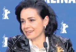 Türkiye sorusuna verdiği yanıt çok konuşuldu! Özgü Namal fırtınası: Festivale damga vurdu