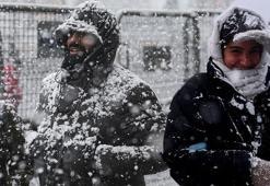 Meteoroloji haritayı güncelledi! AKOM saat verdi! İstanbul’a kar devam ediyor