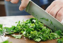 Sararan maydanoz derdini bitiriyor: Evde uygulayabileceğiniz en etkili saklama yöntemleri