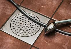 Karbonat ve sirke yetmiyorsa bunu deneyin: En inatçı gider kokularını bile söküp atıyor