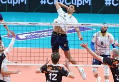 Fenerbahçe evinde set vermeden kazandı