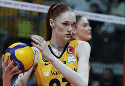 VakıfBank, voleybol derbisinde Fenerbahçe'yi 4 sette devirdi!