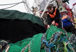 Hava koşulları nedeniyle denize açılamayan Egeli balıkçılar sezonun kalanından umutlu