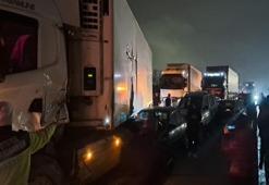 Anadolu Otoyolu'nda 16 araç birbirine girdi! Zincirleme kazada çok sayıda yaralı var