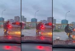Pendik’te yol verme kavgası kamerada! Sürücüyü araçtan indirmeye çalıştı