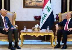 Irak Dışişleri Bakanı, ABD’nin Suriye Özel Temsilcisi Barrack ile görüştü