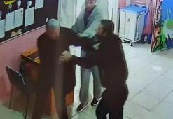 Ahlat'ta dehşete düşüren görüntü! 2 okul müdürüne saldırdı