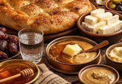 Ünlü şef Ömür Akkor’dan ramazan sofralarına uyarı: 'Tek başına yenen iftarın anlamı yok'