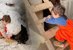 Vali bile takipte: Modern çağdan uzakta, tam köylü