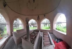 Tarihi Hüsrev Ağa Camisi'nin haziresi tahrip edildi