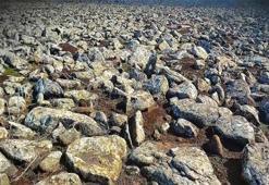 Şanlıurfa’da cephanelik ele geçirildi! Volkanik bazalt taşlarının arasına saklamışlar