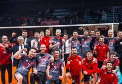 Ziraat Bankkart, Galatasaray'ı set vermeden geçti