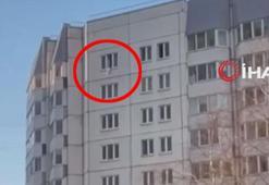 Rusya’da 10. kattan düşen bebek, açılan mont sayesinde kurtarıldı