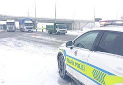 Birçok ilde kar etkili oldu: Yollar kapandı, araçlar bekletiliyor