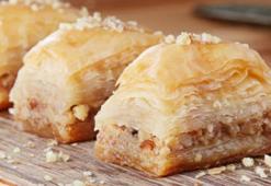 Ev baklavasını bir de bademli deneyin! Tatlı sıcak, şerbet soğuk: Çıtırtısı komşudan duyulur