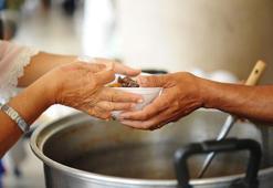 Küçük iyilikler büyük mutluluklar getiriyor! Yardım etmek ruh sağlığını iyileştiriyor