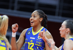 Sultanlar Ligi'nde Fenerbahçe evinde set vermeden kazandı