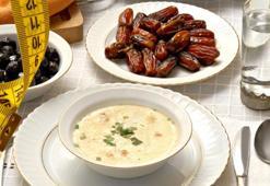Ramazan ayında neden kilo alırız? Başlangıcı böyle yapan fit kalıyor