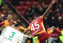 Maçta kritik pozisyon! Galatasaray'dan penaltı tepkisi