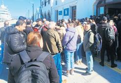 Yunan adalarında yeni sistem uzun kuyruk oluşturdu