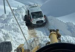 Ağrı’da 2 metreyi bulan karda kurtarma operasyonu
