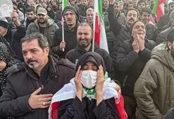 İran'da halk sokaklara indi! Hamaney'in ölümünden sonra neler yaşanıyor?